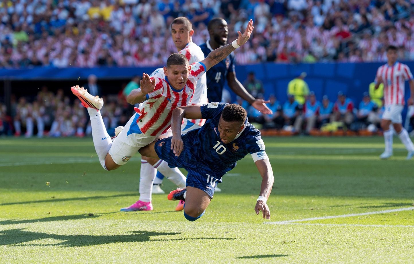 Francia: “Sabemos hacer la guerra”… Cómo los azules lograron no perder los estribos ante la Albirroja Francia: “Sabemos hacer la guerra”… Cómo los azules lograron no perder los estribos ante la Albirroja